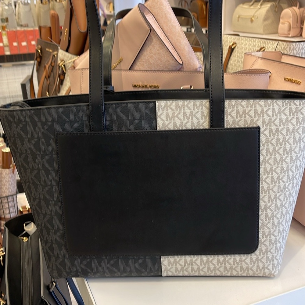 Michael Kors Jet Set Medium Two-Tone Logo Tote Shoulder Bag
BLACK COMBO
NWT - Picture 7 of 16